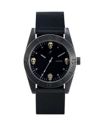 Reloj Initial Skull con correa de nylon. R4B1