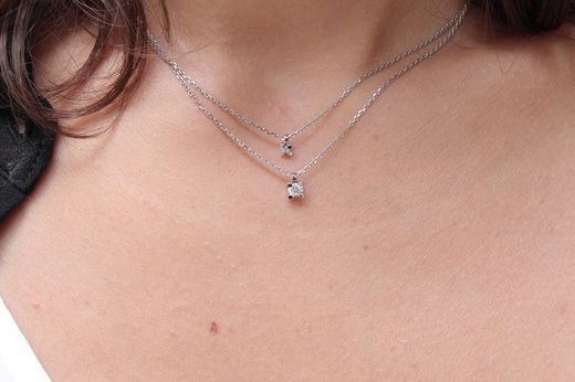 Cadena SATERRA de oro blanco con brillante de 0.02 quilates