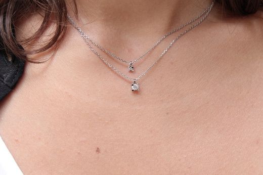 Cadena SATERRA de oro blanco con brillante de 0.02 quilates