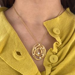 Collar IPPOCAMPO plata bañada en oro hilos enredados con circonitas. IPEL323