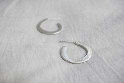Pendientes JOIDART plata ESTER pequeños. B2843AR063800