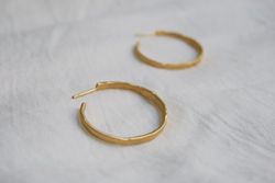 Pendientes JOIDART aros dorados ESTERGOLD medianos. B3141AR023200