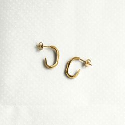 Pendientes JOIDART pequeños dorados SAUMA. J3436AR013200