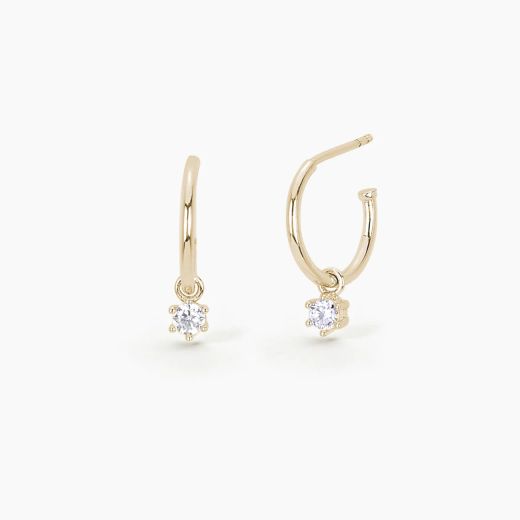 Pendientes MABINA dorados con punto de luz colgante. 563395