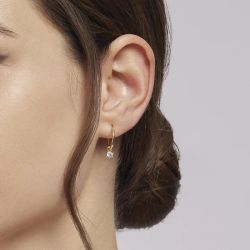 Pendientes MABINA dorados con punto de luz colgante. 563395