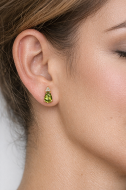 Pendientes oro SATERRA con peridotos y diamantes.