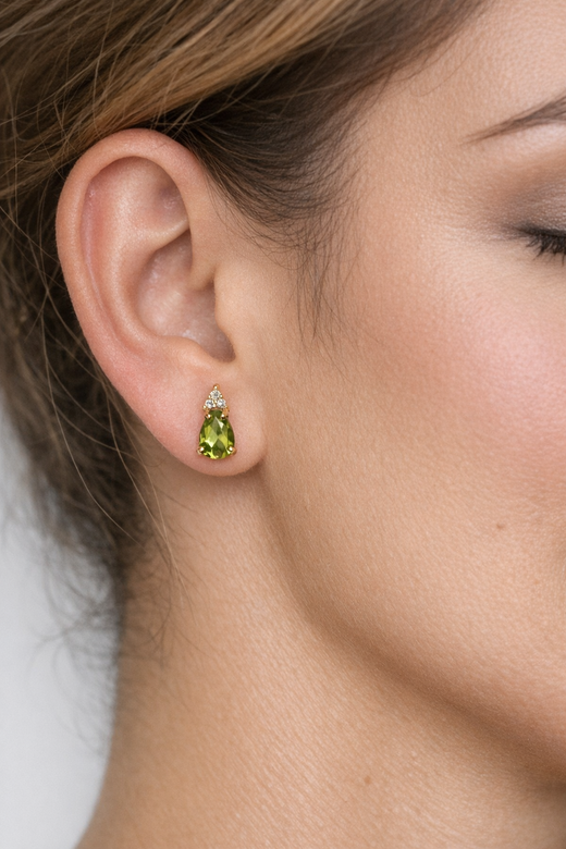 Pendientes oro SATERRA con peridotos y diamantes.