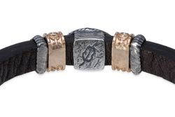Pulsera PLATADEPALO de cuero con cuarzo fumé Virelle. WB448X T/18