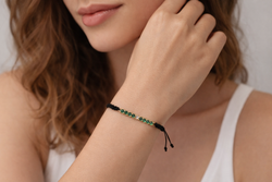 Pulsera SATERRA oro amarillo, brillante y esmeraldas verdes.