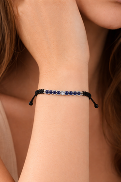 Pulsera SATERRA oro blanco, brillante y zafiros azules.