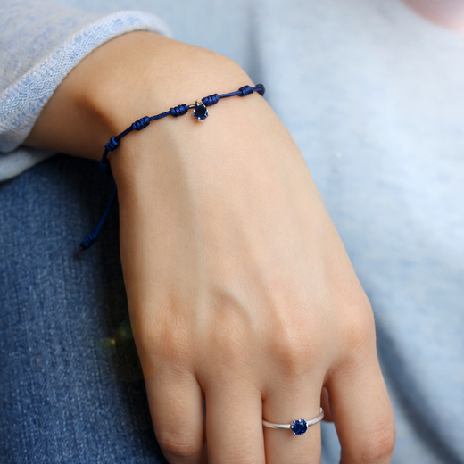 Pulsera SATERRA oro blanco y zafiro azul.