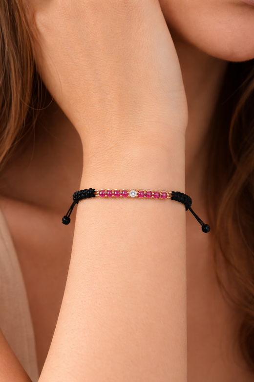 Pulsera SATERRA oro rosa, brillante y rubís rojos.